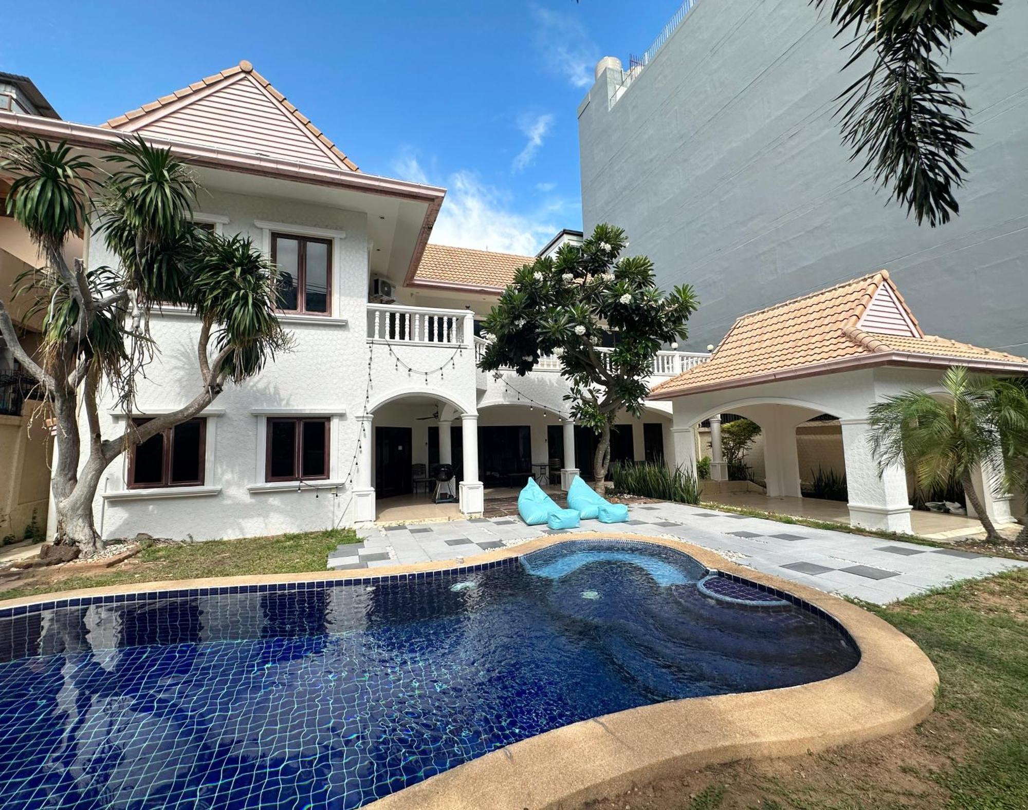 Blooming Hill Boutique Suites Патая Екстериор снимка